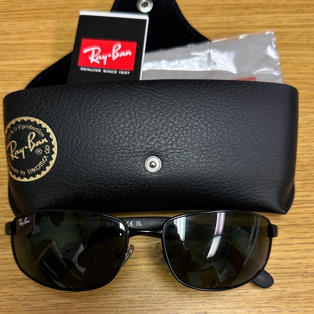 Ray-Ban Sunglasses w/Black Leather Holder